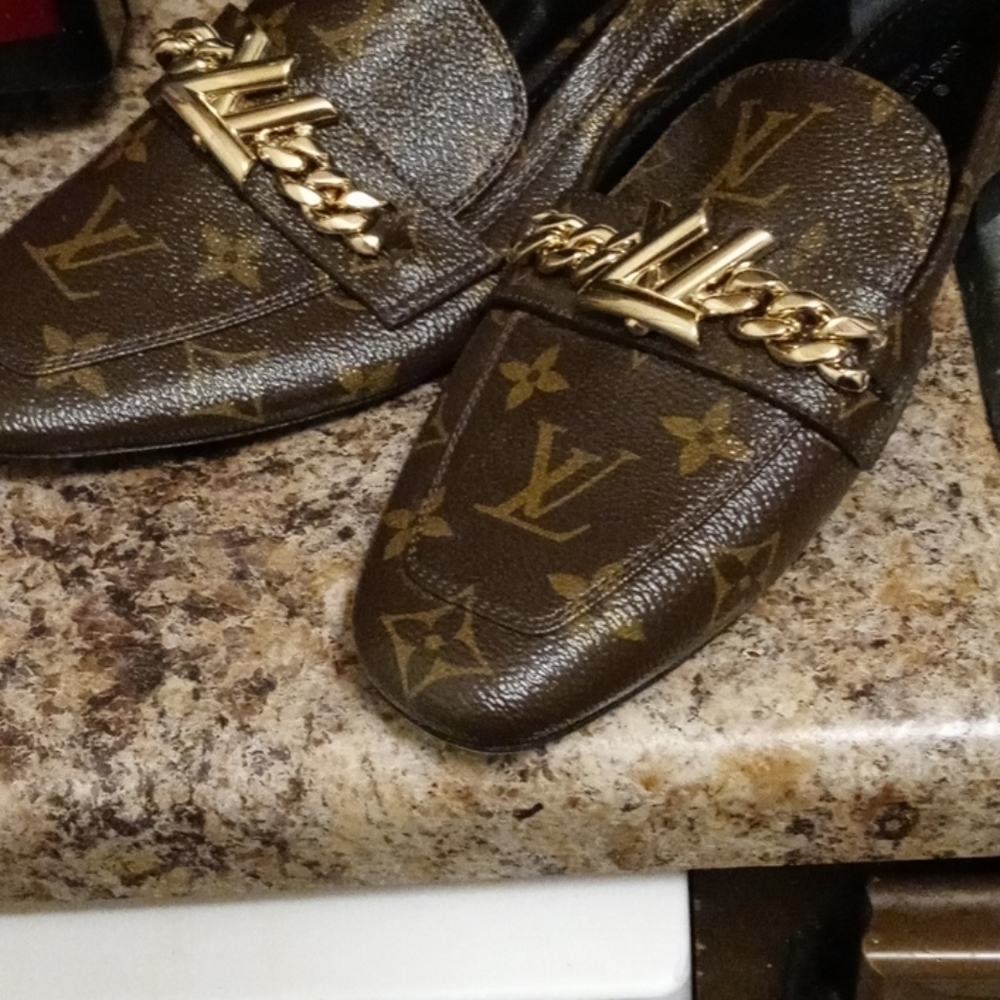 Womens brand new size 7 Louis Vuitton flats - Picture 5 of 5